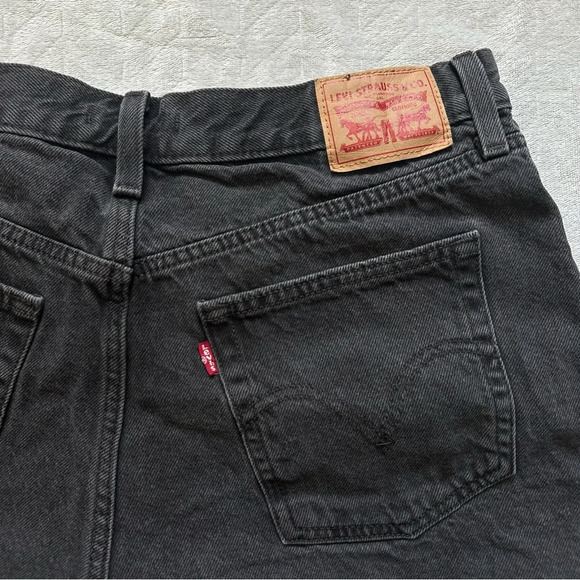 Levi’s High Waisted Denim Mom Shorts Black Size 33 - Picture 10 of 10